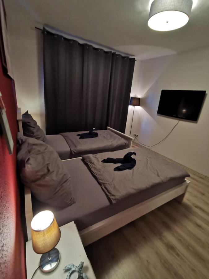 Liebevoll Eingerichtete Ferienwohnung - Zentrale Lage - Netflix & Paytv Wilhelmshaven Exterior photo